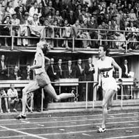 Ljetne olimpijske igre 1952. Fannie Blankers - Cohen iz Nizozemske pobijedila je Margu Petersen iz Njemačke u 11. trčanju na metar
