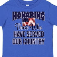 Na blagdan veterana, Vojska odaje počast onima koji služe darujući majicu za mlađeg dječaka ili djevojčicu