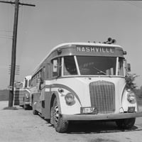 Vožnja autobusom, 1943. Autobus HRT Iz Louisvillea U Državi Kentuckie Krenuo Je Prema Nashvilleu U Državi Tennessee Na Odmorište.