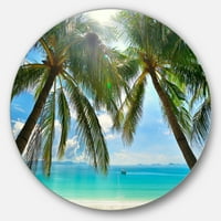 Dizajnerska umjetnost palma koja visi nad bijelom pješčanom plažom disk s fotografijom morske obale, metalni krug, zidni crtež